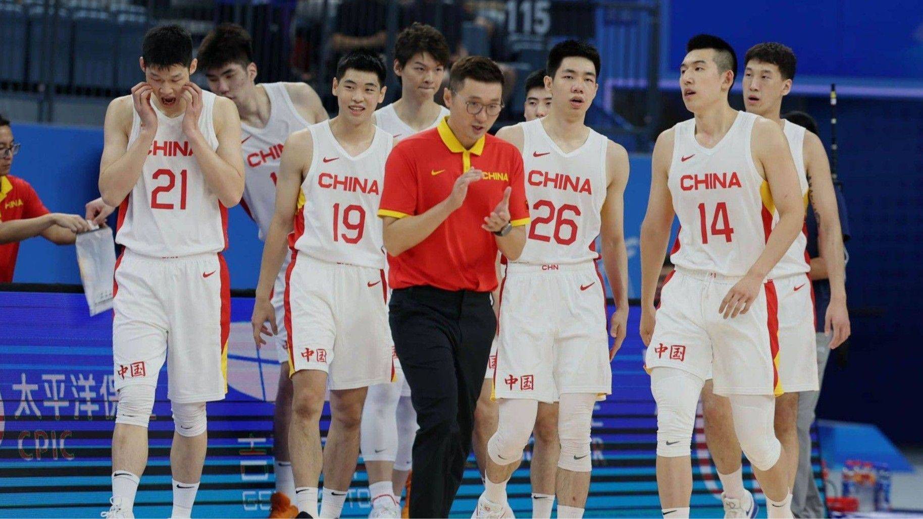 👀媒体人：中国男篮出新规 除了指定媒体 禁止任何自媒体和球迷直播赛前训练